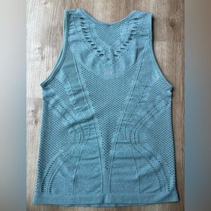 ALO Yoga Lark Performance Tank size medium